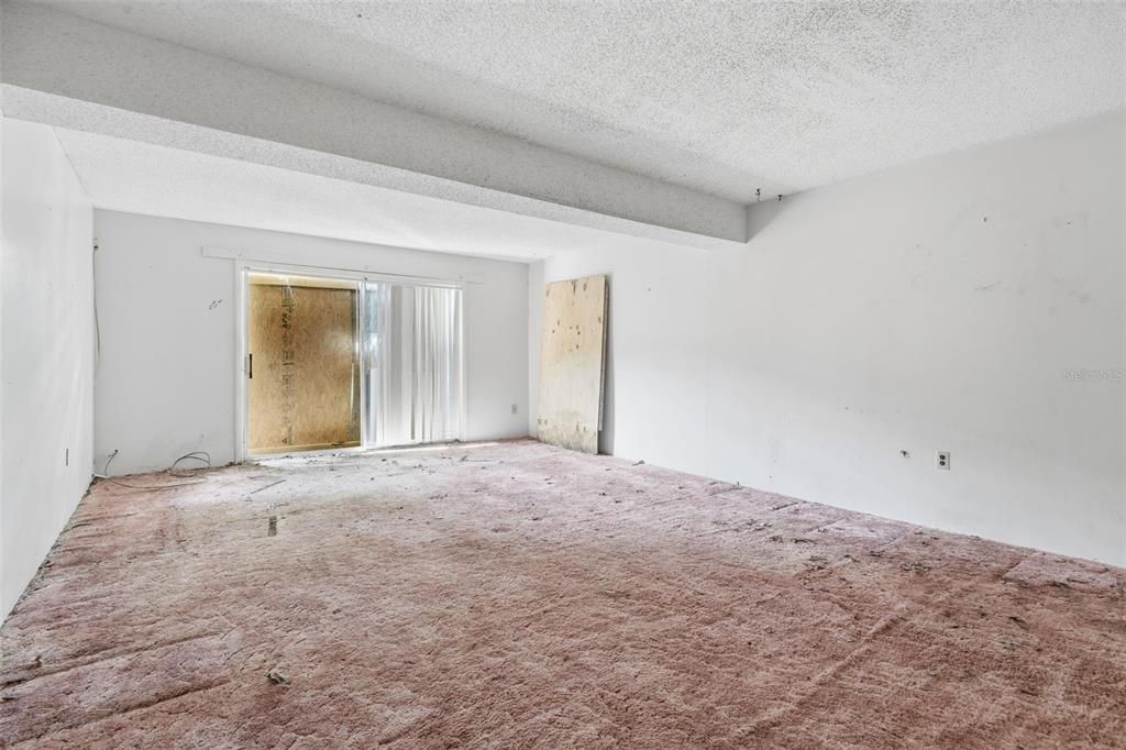 待售: $299,000 (4 贝兹, 3 浴室, 3012 平方英尺)