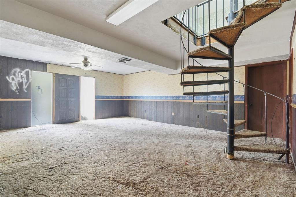 待售: $299,000 (4 贝兹, 3 浴室, 3012 平方英尺)