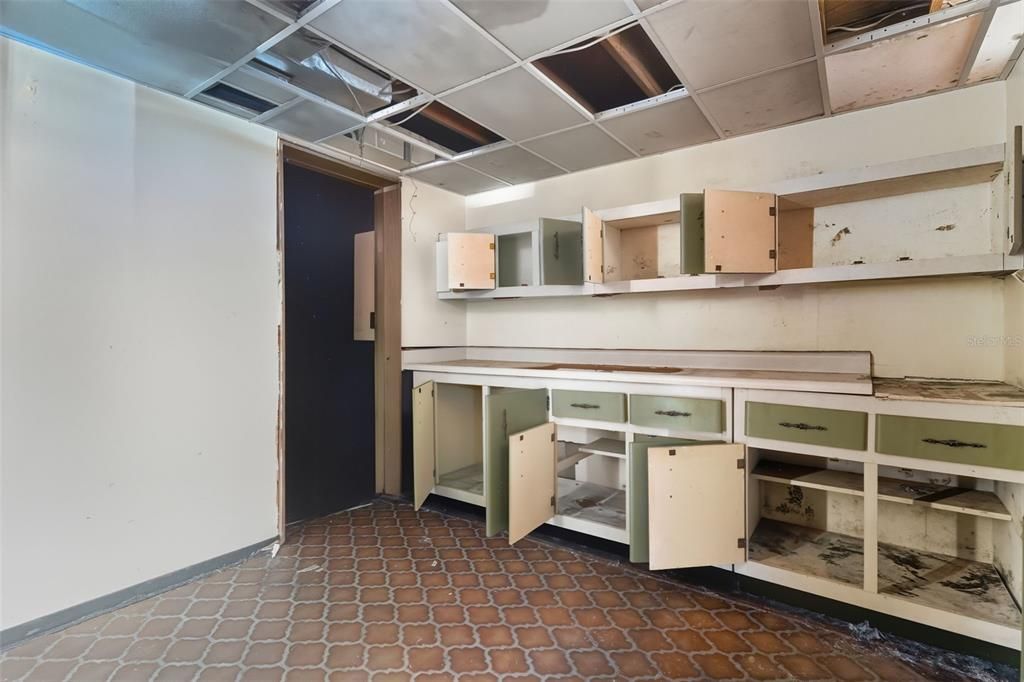 待售: $299,000 (4 贝兹, 3 浴室, 3012 平方英尺)