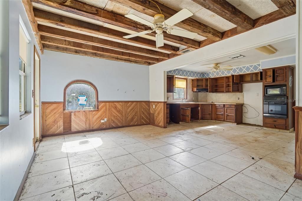 待售: $299,000 (4 贝兹, 3 浴室, 3012 平方英尺)