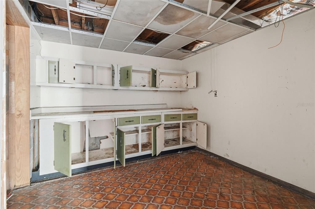 待售: $299,000 (4 贝兹, 3 浴室, 3012 平方英尺)