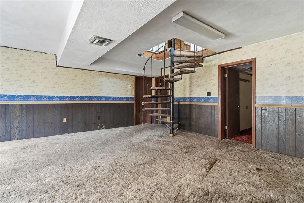 待售: $299,000 (4 贝兹, 3 浴室, 3012 平方英尺)