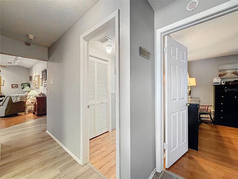 Active With Contract: $259,900 (2 beds, 2 baths, 1280 Square Feet)