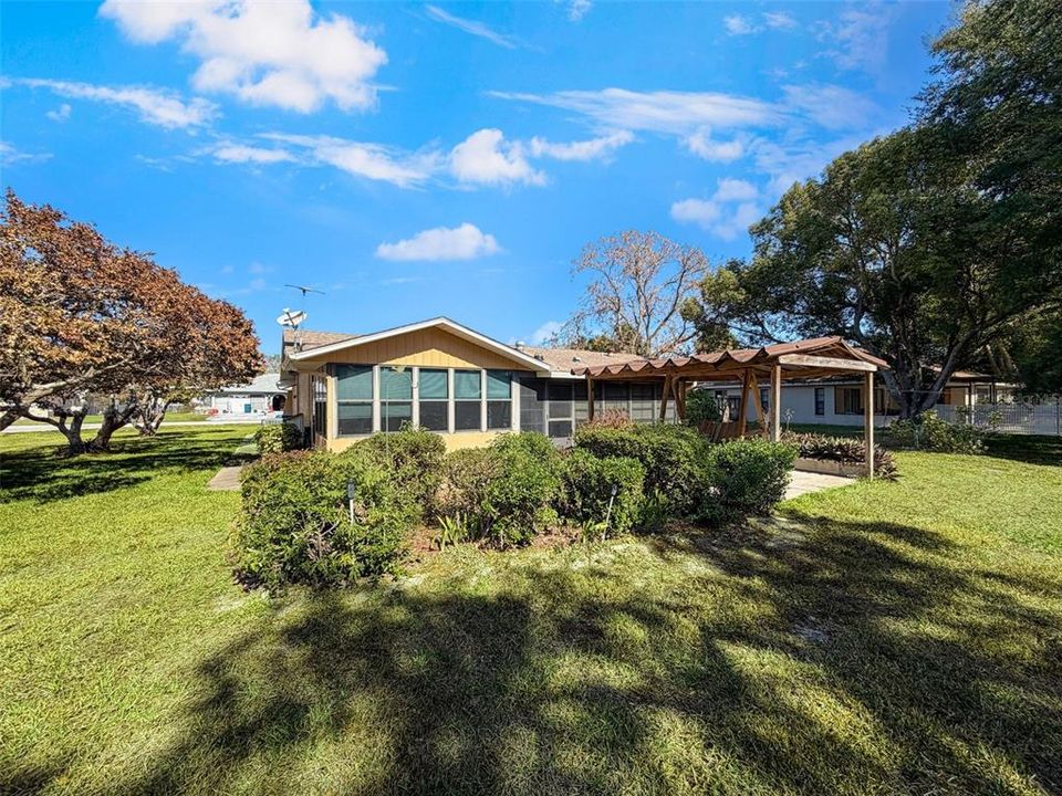 Active With Contract: $259,900 (2 beds, 2 baths, 1280 Square Feet)