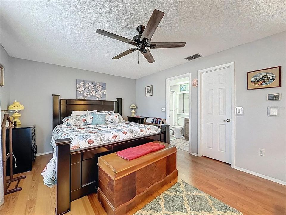 Active With Contract: $259,900 (2 beds, 2 baths, 1280 Square Feet)