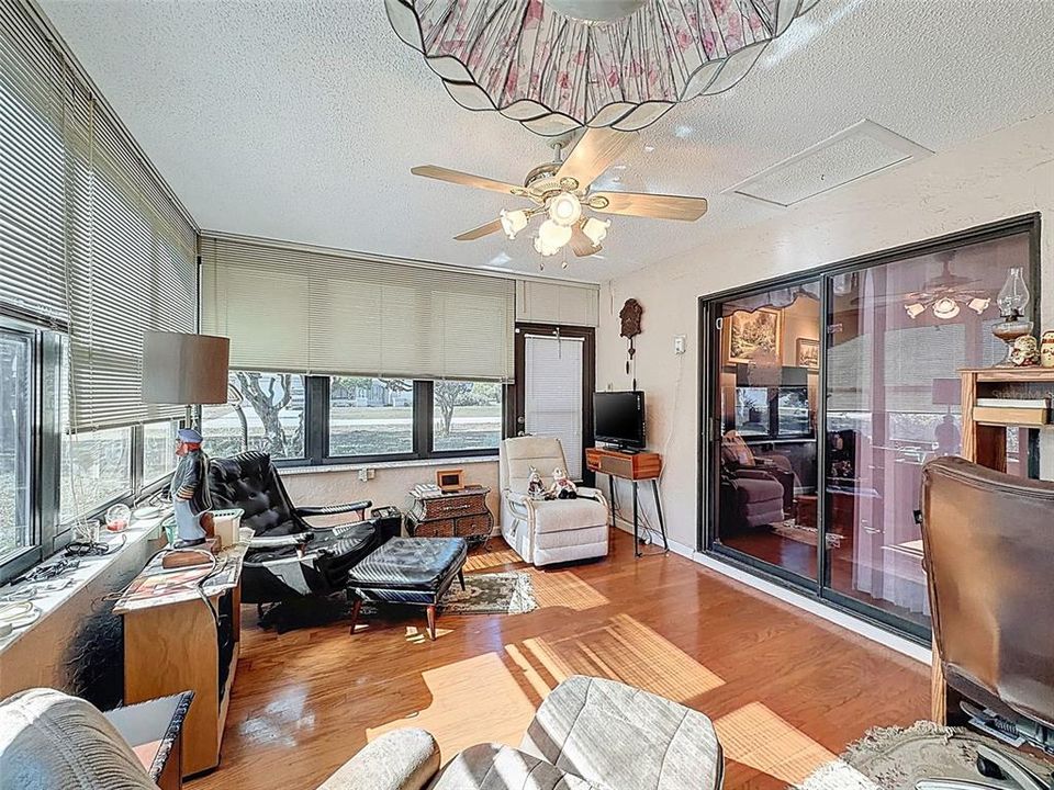 Active With Contract: $259,900 (2 beds, 2 baths, 1280 Square Feet)