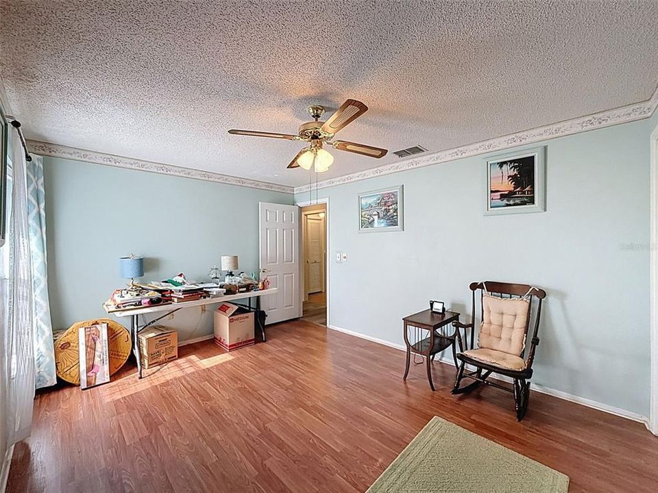 Active With Contract: $259,900 (2 beds, 2 baths, 1280 Square Feet)