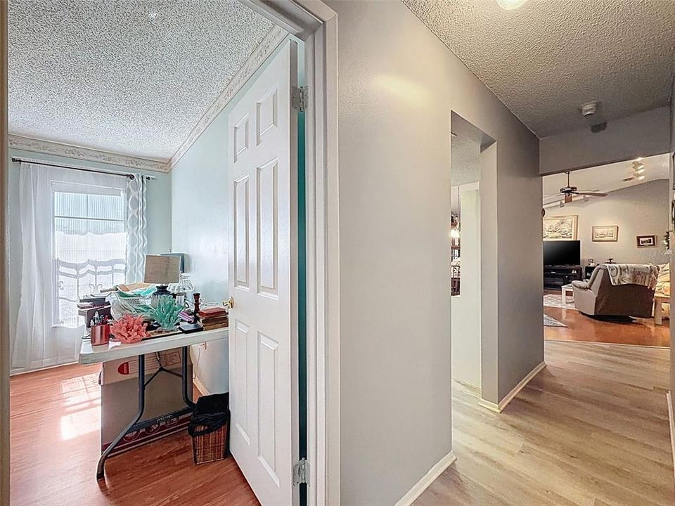 Active With Contract: $259,900 (2 beds, 2 baths, 1280 Square Feet)