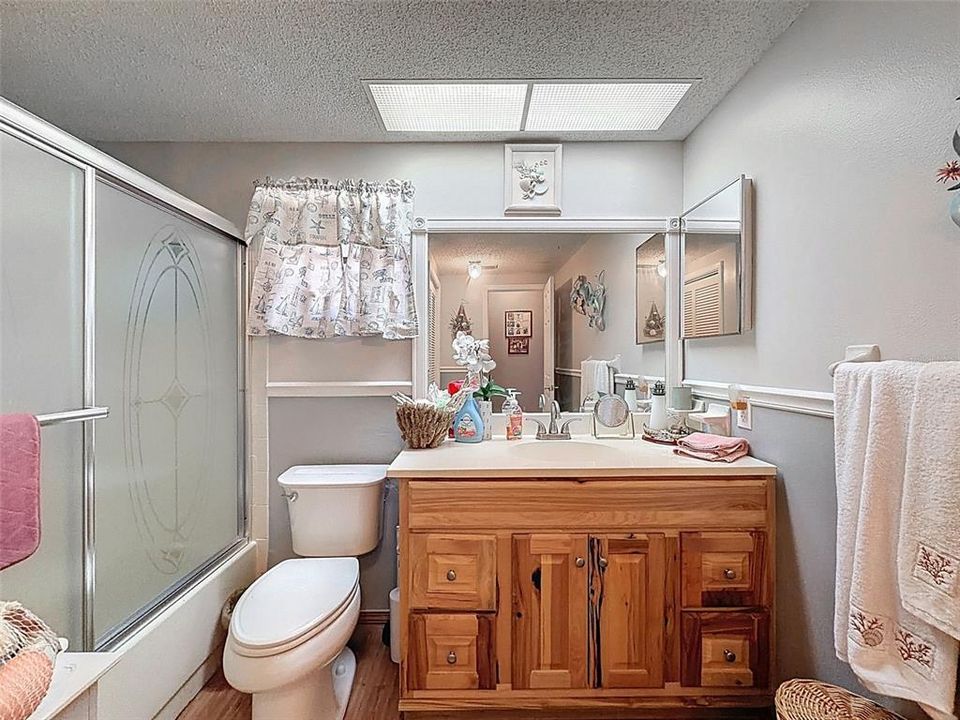 Active With Contract: $259,900 (2 beds, 2 baths, 1280 Square Feet)