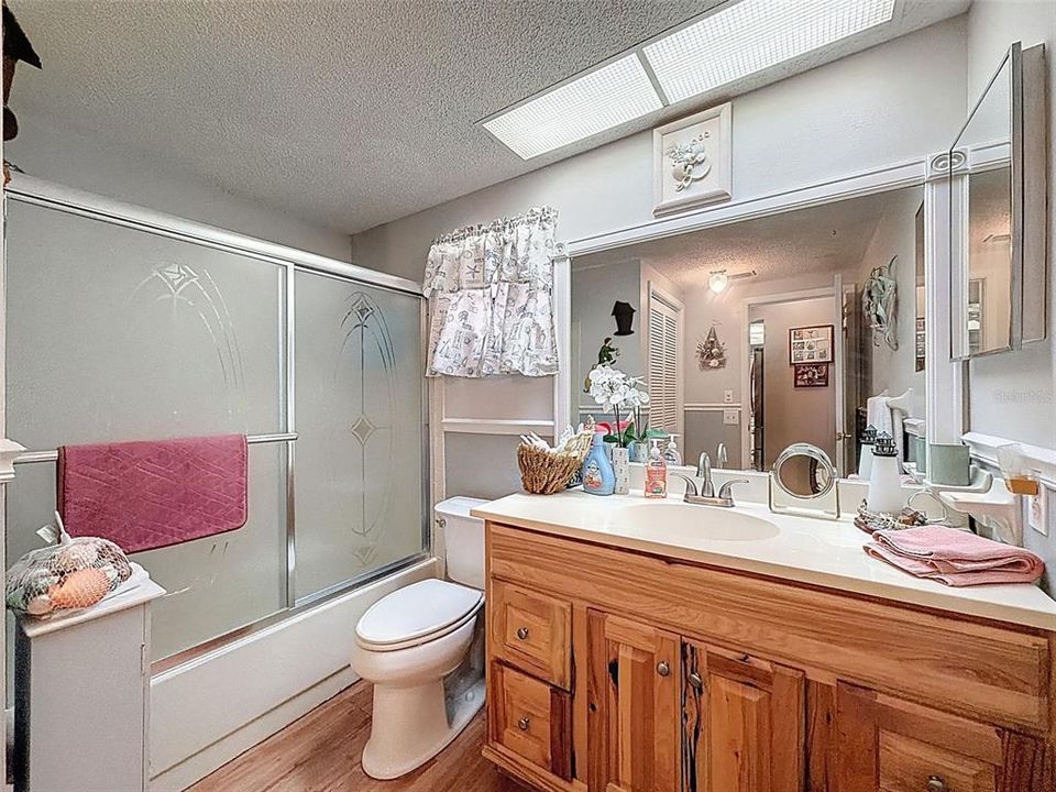 Active With Contract: $259,900 (2 beds, 2 baths, 1280 Square Feet)