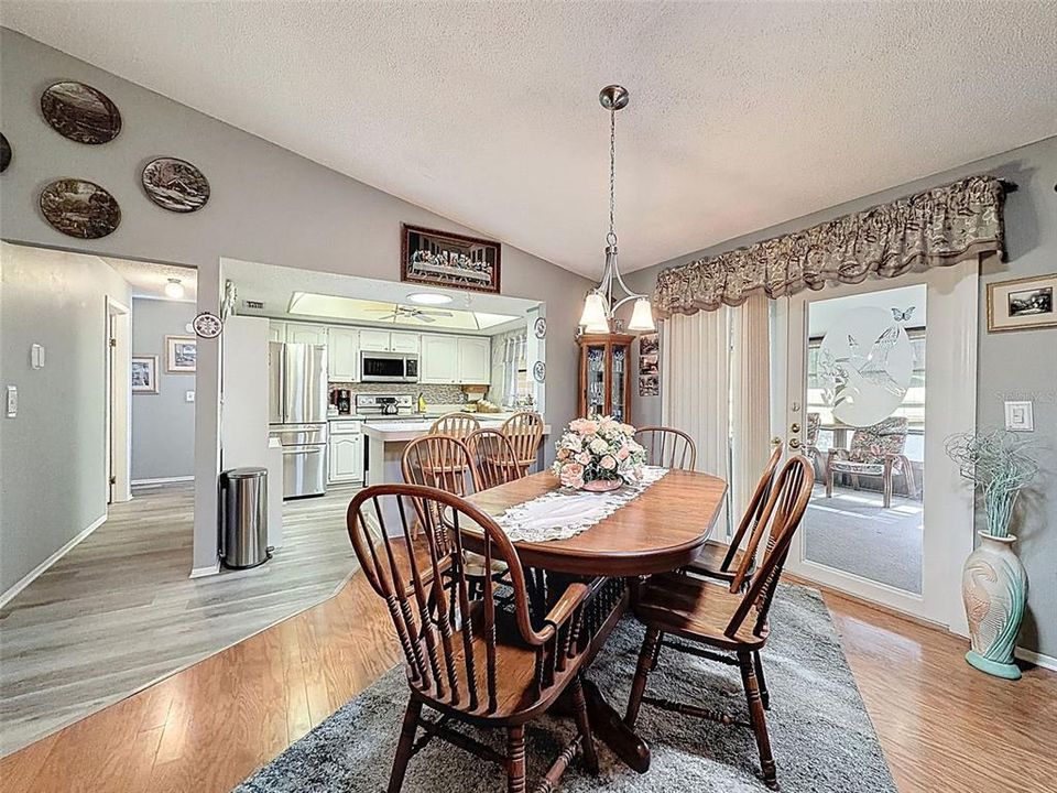 Active With Contract: $259,900 (2 beds, 2 baths, 1280 Square Feet)