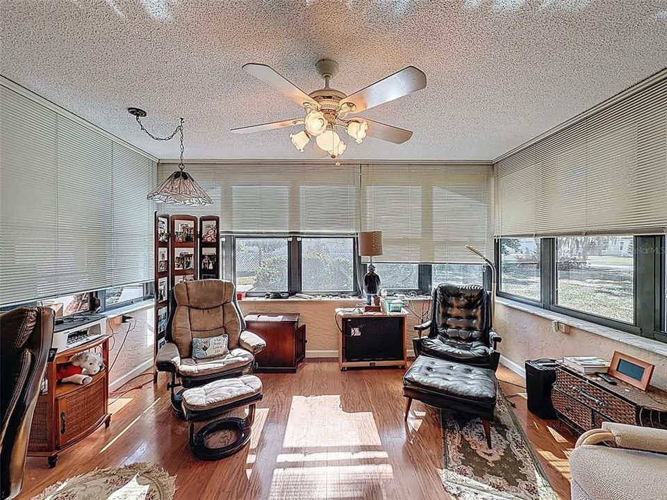 Active With Contract: $259,900 (2 beds, 2 baths, 1280 Square Feet)