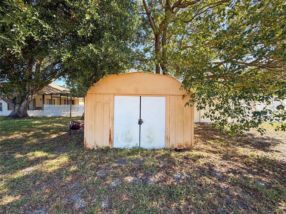 Active With Contract: $259,900 (2 beds, 2 baths, 1280 Square Feet)