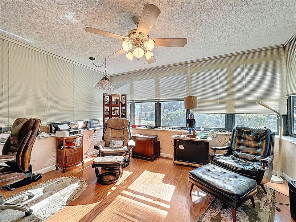 Active With Contract: $259,900 (2 beds, 2 baths, 1280 Square Feet)