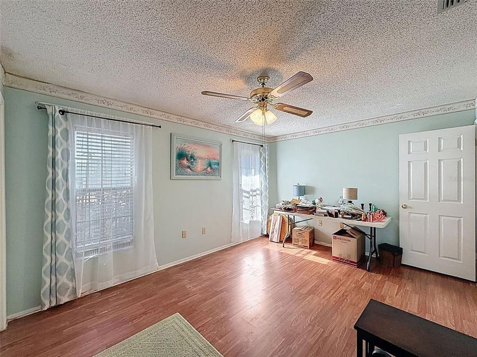 Active With Contract: $259,900 (2 beds, 2 baths, 1280 Square Feet)