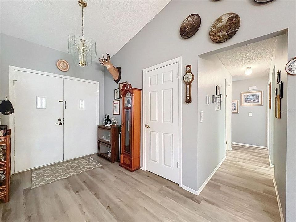 Active With Contract: $259,900 (2 beds, 2 baths, 1280 Square Feet)