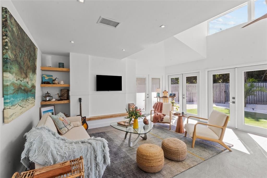 For Sale: $840,000 (3 beds, 3 baths, 1387 Square Feet)