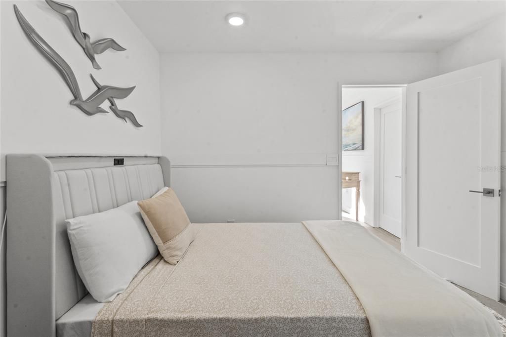 For Sale: $840,000 (3 beds, 3 baths, 1387 Square Feet)