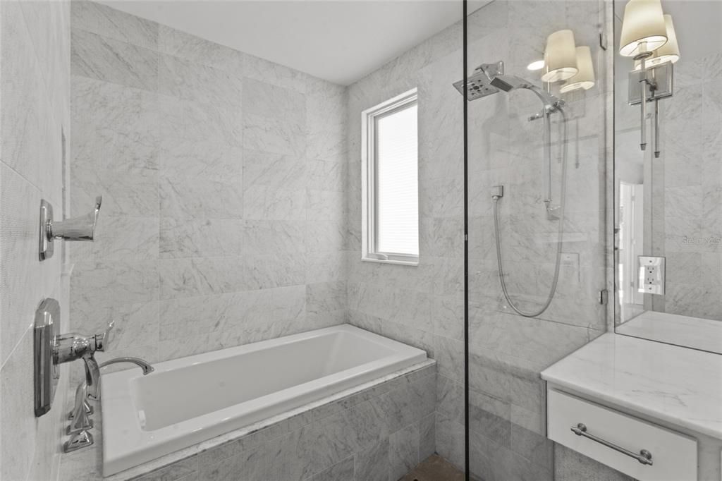 For Sale: $840,000 (3 beds, 3 baths, 1387 Square Feet)