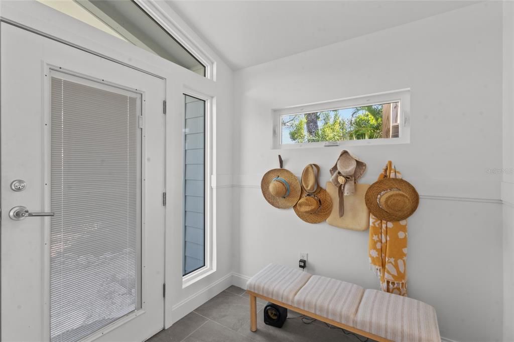 For Sale: $840,000 (3 beds, 3 baths, 1387 Square Feet)