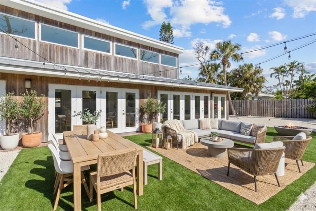 For Sale: $840,000 (3 beds, 3 baths, 1387 Square Feet)