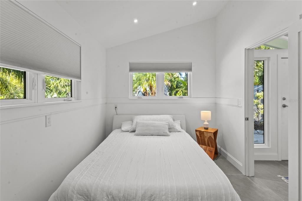 For Sale: $840,000 (3 beds, 3 baths, 1387 Square Feet)