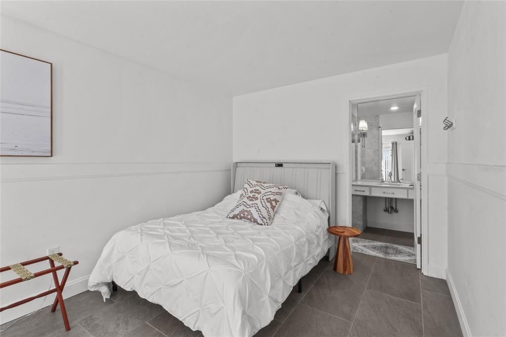 For Sale: $840,000 (3 beds, 3 baths, 1387 Square Feet)