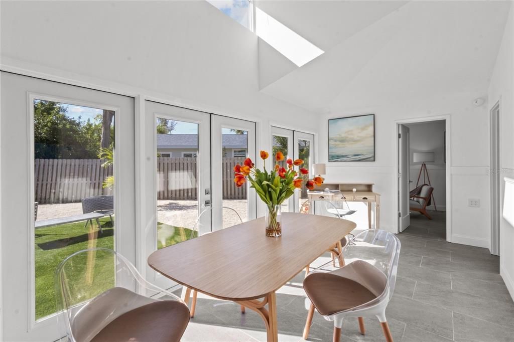 For Sale: $840,000 (3 beds, 3 baths, 1387 Square Feet)