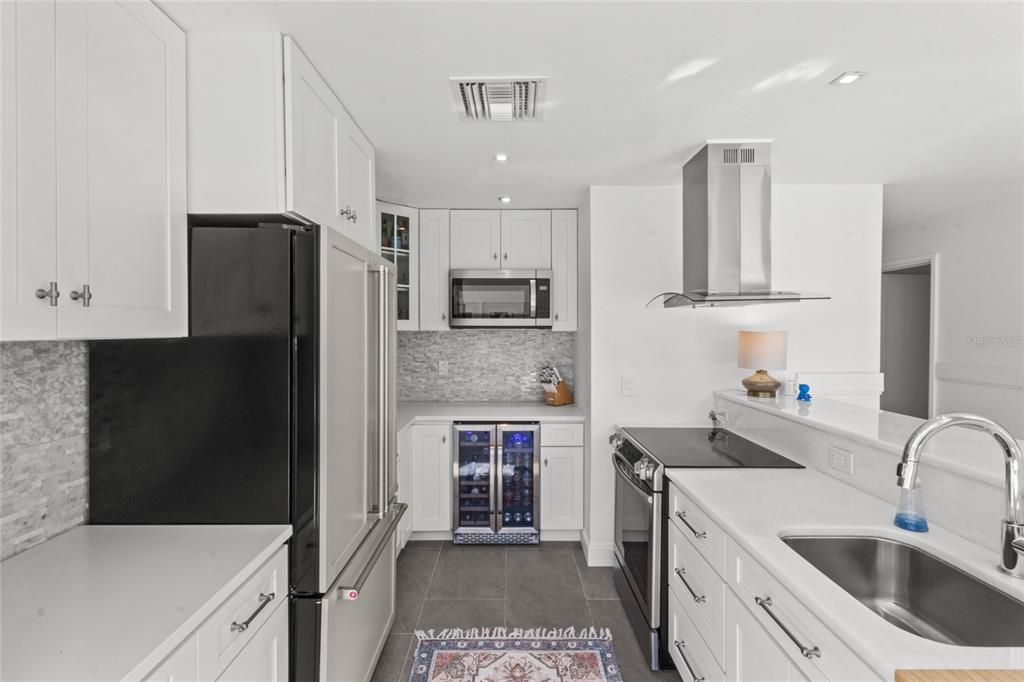 For Sale: $840,000 (3 beds, 3 baths, 1387 Square Feet)