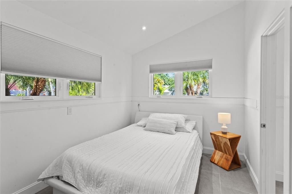 For Sale: $840,000 (3 beds, 3 baths, 1387 Square Feet)