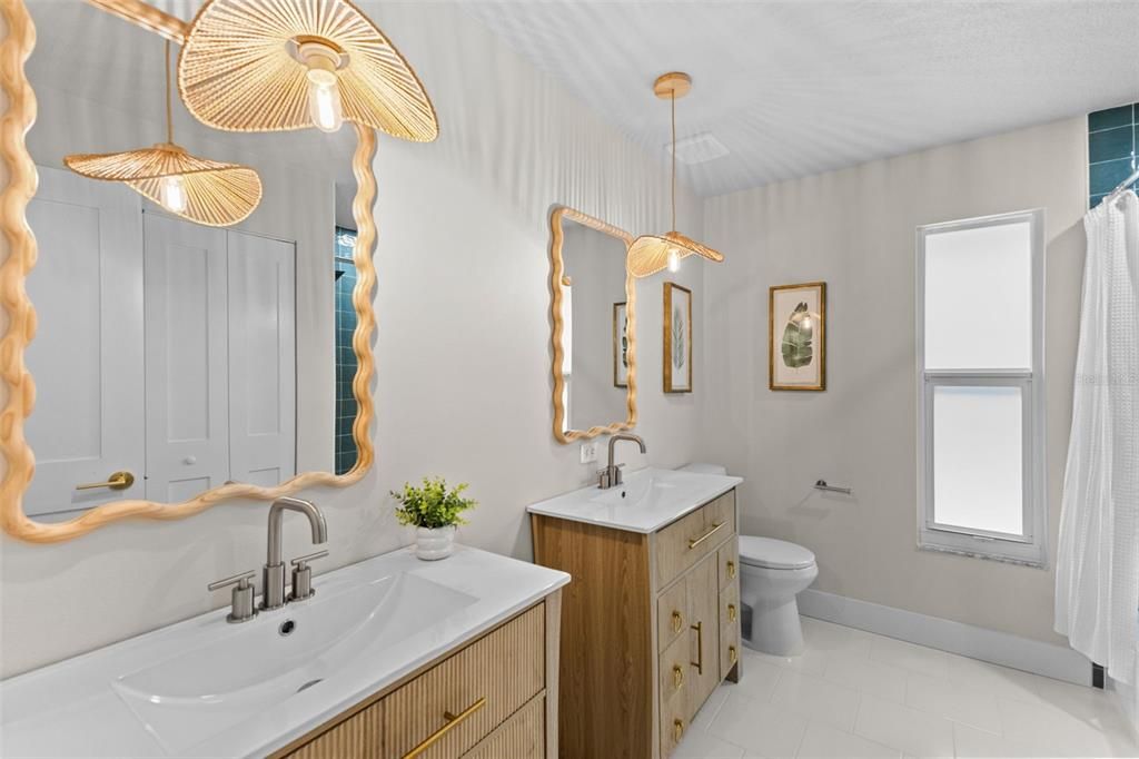 En Venta: $699,000 (5 camas, 3 baños, 2810 Pies cuadrados)