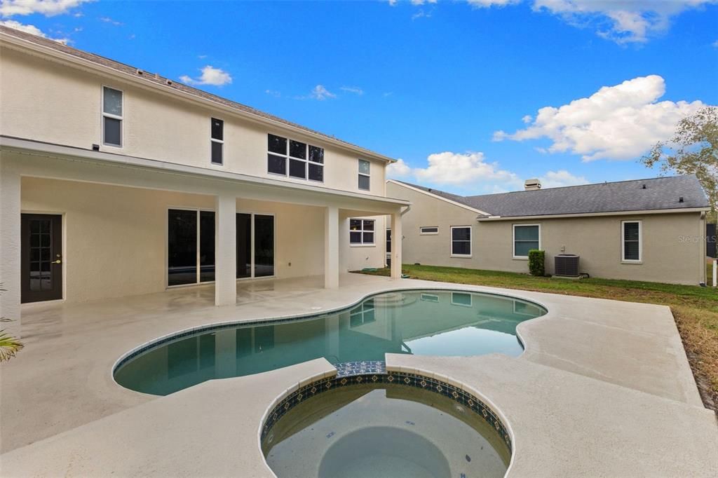 En Venta: $699,000 (5 camas, 3 baños, 2810 Pies cuadrados)