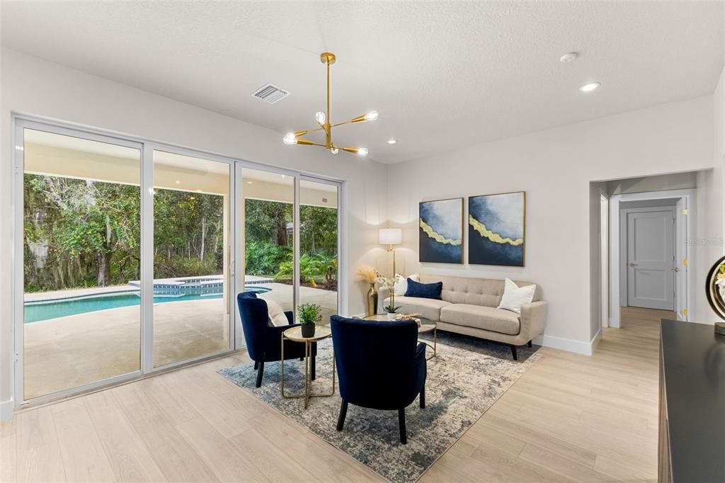 En Venta: $699,000 (5 camas, 3 baños, 2810 Pies cuadrados)