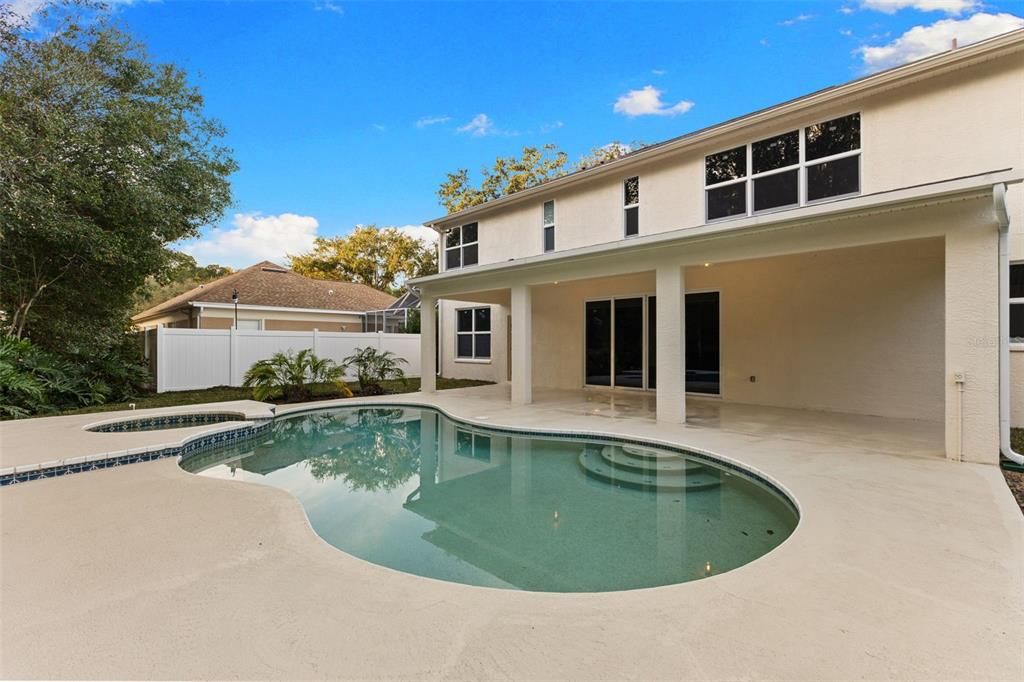 En Venta: $699,000 (5 camas, 3 baños, 2810 Pies cuadrados)