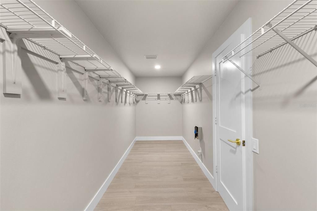 En Venta: $699,000 (5 camas, 3 baños, 2810 Pies cuadrados)