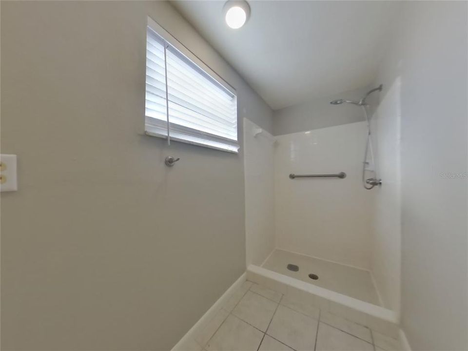 For Rent: $2,599 (3 beds, 2 baths, 1289 Square Feet)