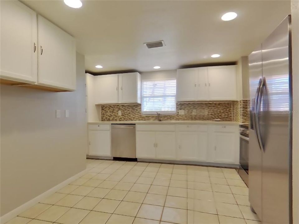 For Rent: $2,599 (3 beds, 2 baths, 1289 Square Feet)