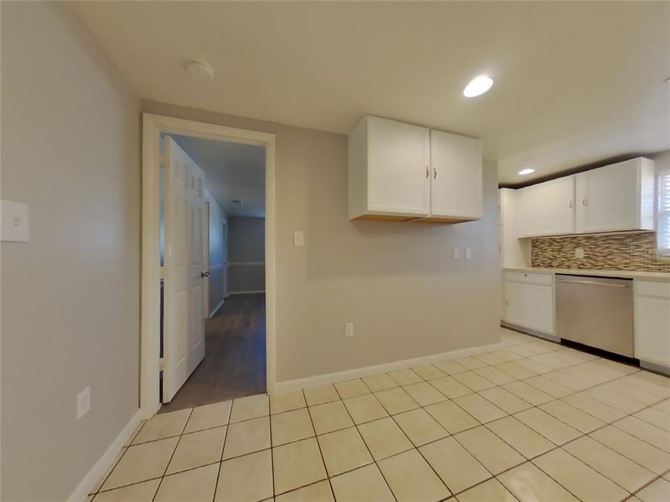 For Rent: $2,599 (3 beds, 2 baths, 1289 Square Feet)