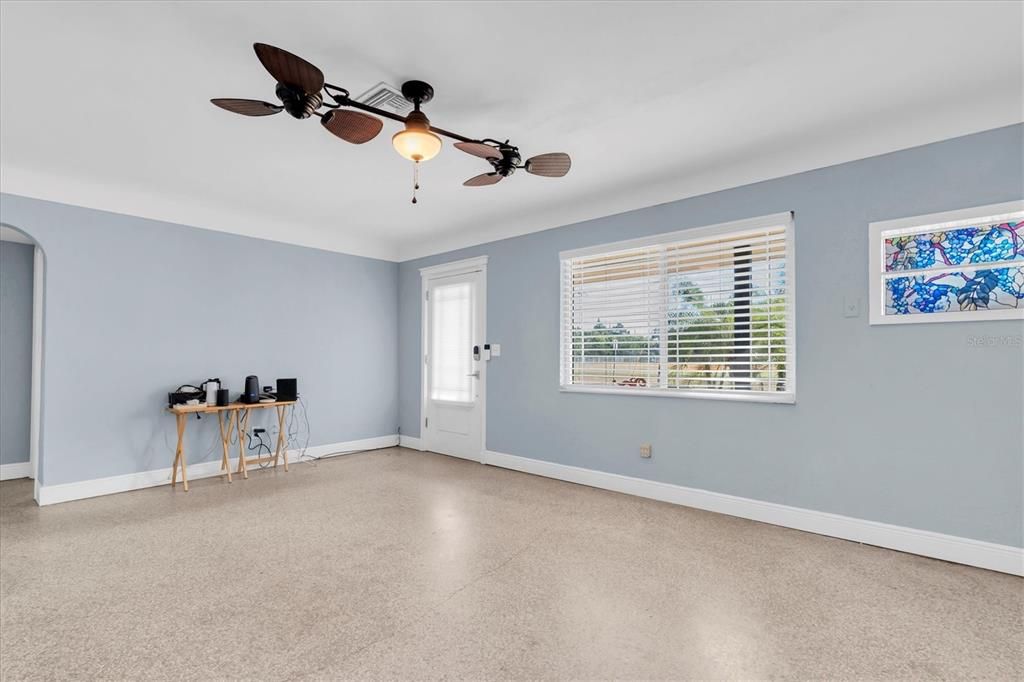 For Sale: $525,000 (3 beds, 1 baths, 1209 Square Feet)