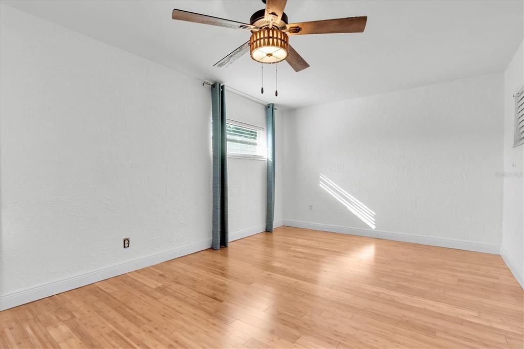 For Sale: $525,000 (3 beds, 1 baths, 1209 Square Feet)