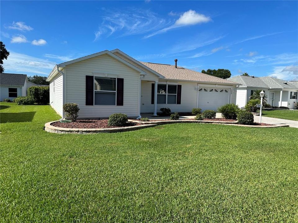 For Rent: $2,800 (2 beds, 2 baths, 1142 Square Feet)