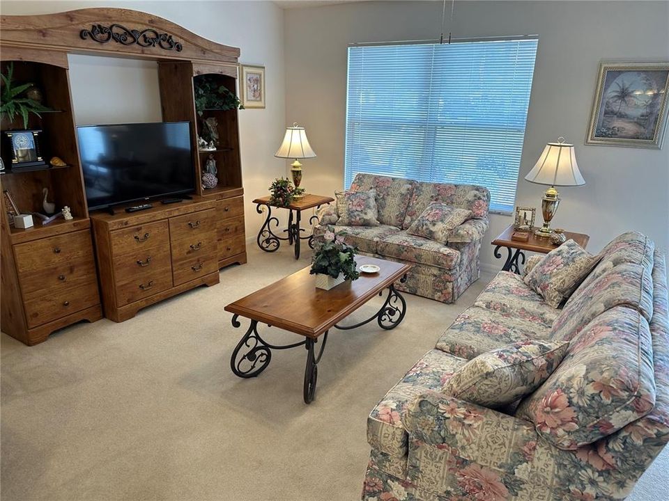 For Rent: $2,800 (2 beds, 2 baths, 1142 Square Feet)