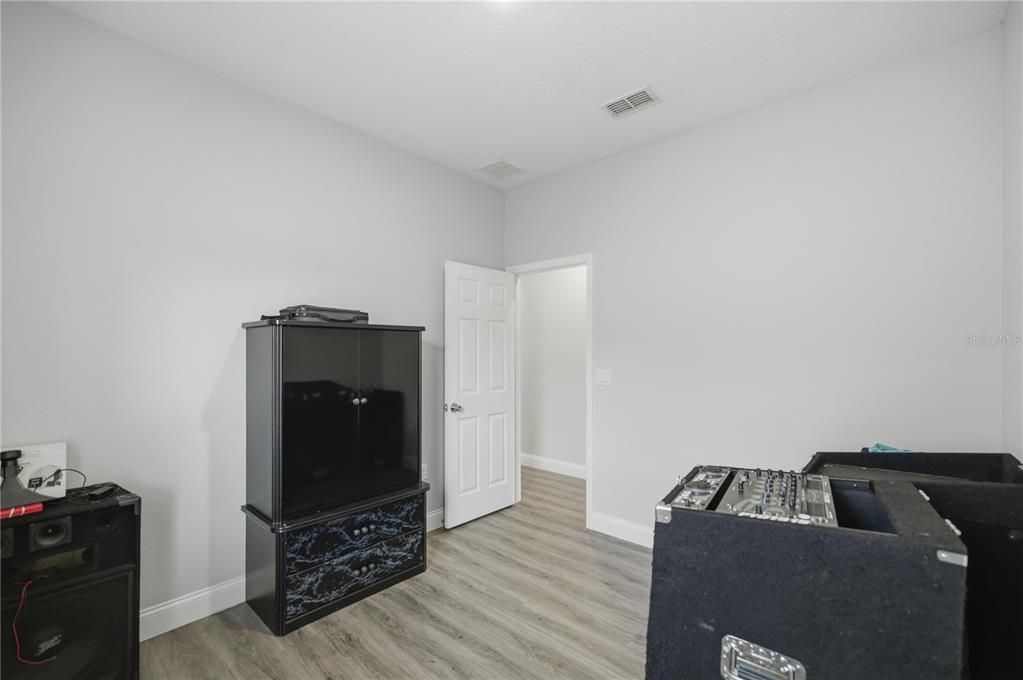 For Sale: $320,000 (4 beds, 2 baths, 1531 Square Feet)