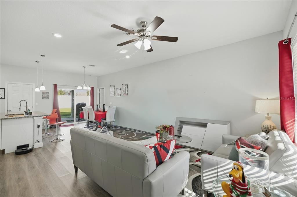 For Sale: $320,000 (4 beds, 2 baths, 1531 Square Feet)