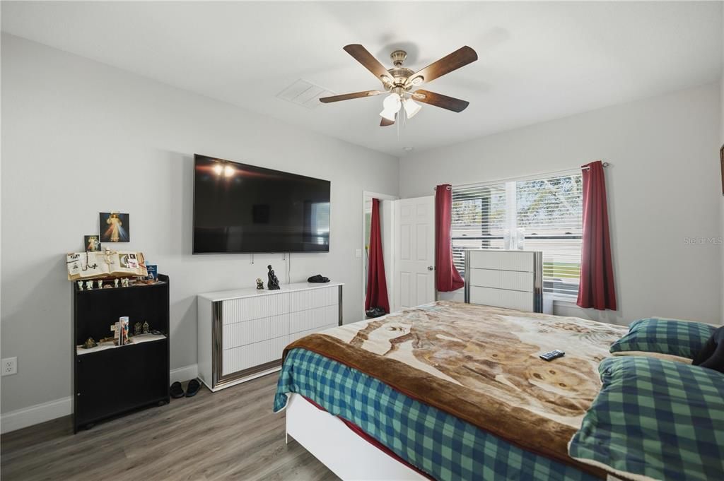 For Sale: $320,000 (4 beds, 2 baths, 1531 Square Feet)