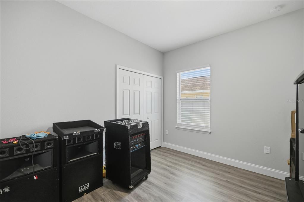 For Sale: $320,000 (4 beds, 2 baths, 1531 Square Feet)