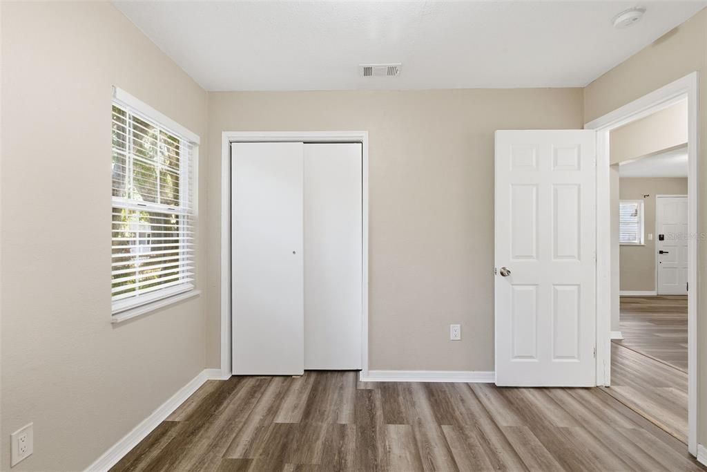 For Sale: $315,000 (3 beds, 1 baths, 921 Square Feet)