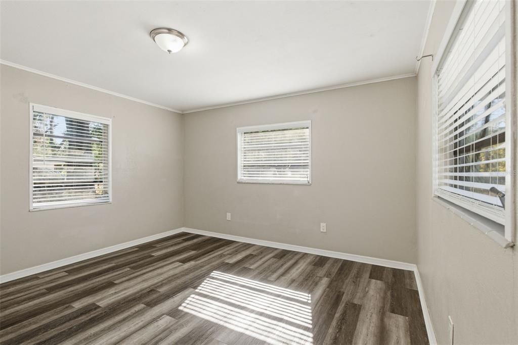 For Sale: $315,000 (3 beds, 1 baths, 921 Square Feet)