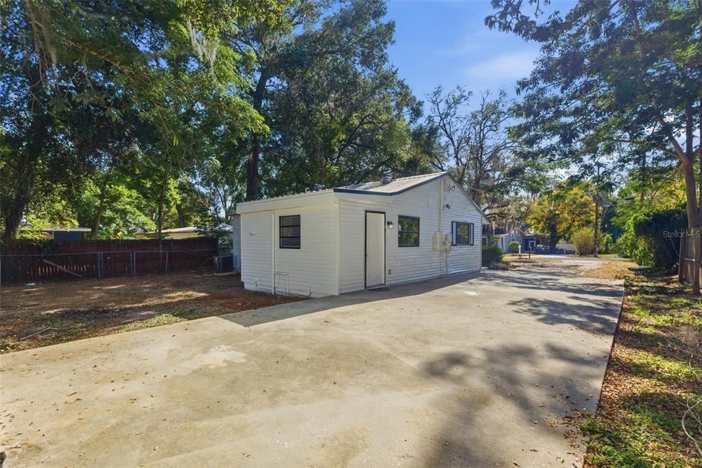 For Sale: $315,000 (3 beds, 1 baths, 921 Square Feet)