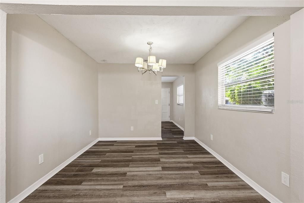 For Sale: $315,000 (3 beds, 1 baths, 921 Square Feet)